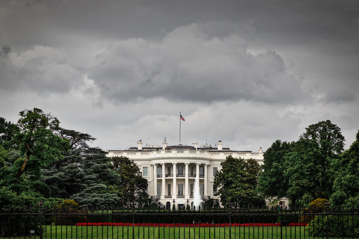 The White House is visible under an overcast sky.