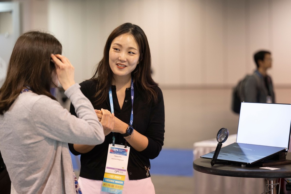 An exhibitor talks to an attendee one on one.