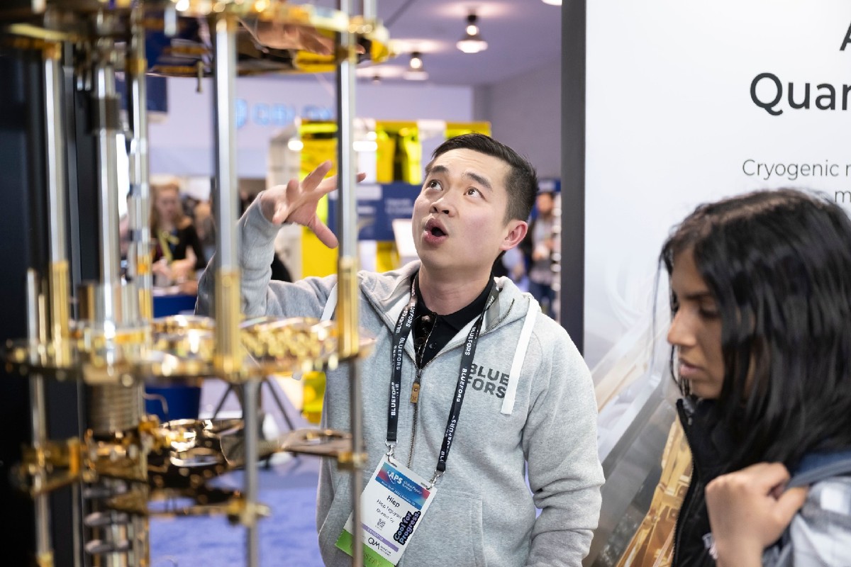Attendees at the APS Global Physics Summit look at a quantum computer