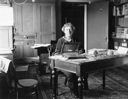 Black-and-white photo of Annie Jump Cannon sitting at a desk.