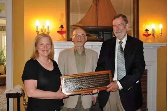 Gene Sprouse presents a plaque to the owners of the Ram's Head Inn on Shelter Island