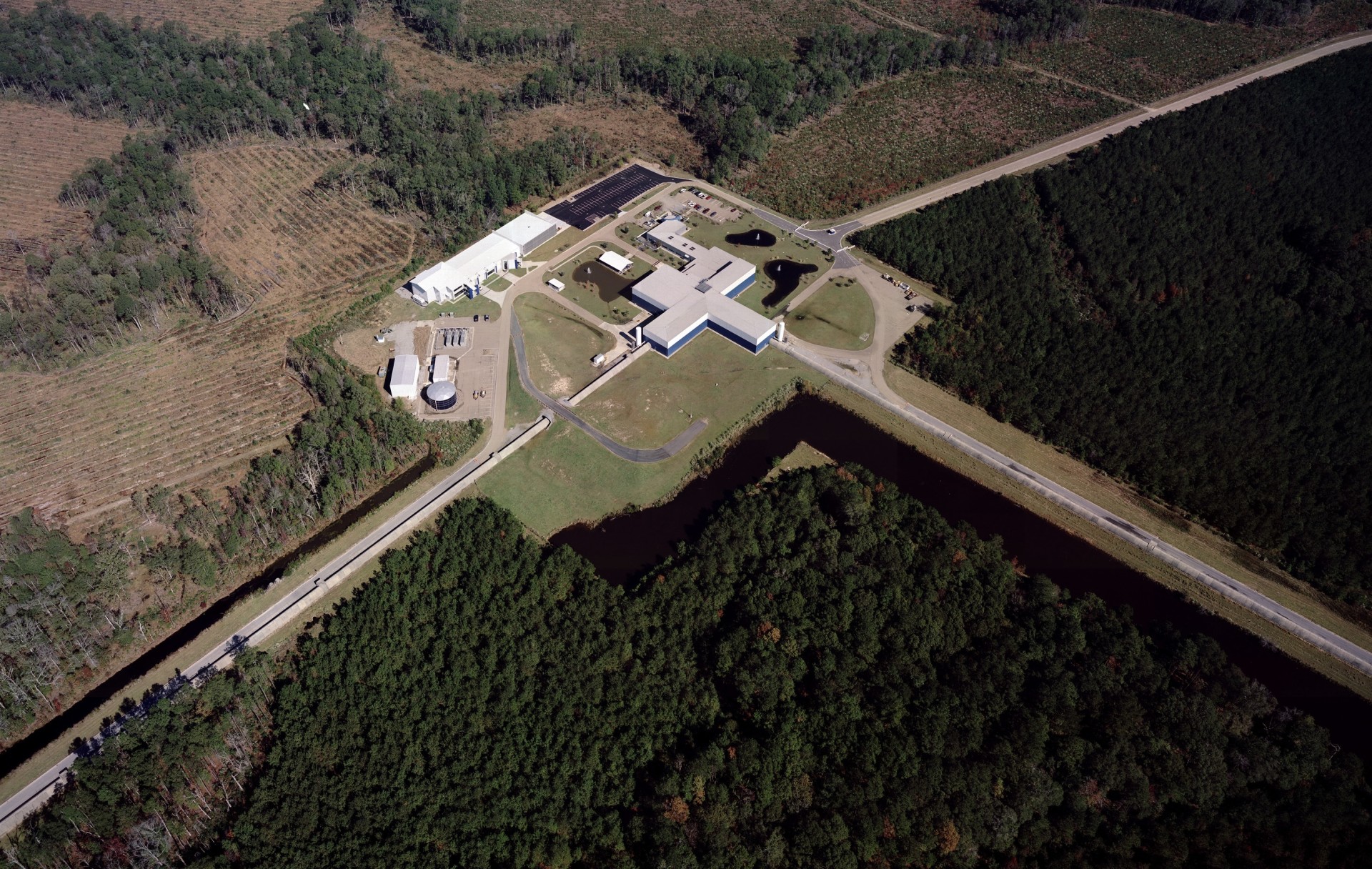 An aerial view of the LIGO detector science facility in Livingston, Louisiana